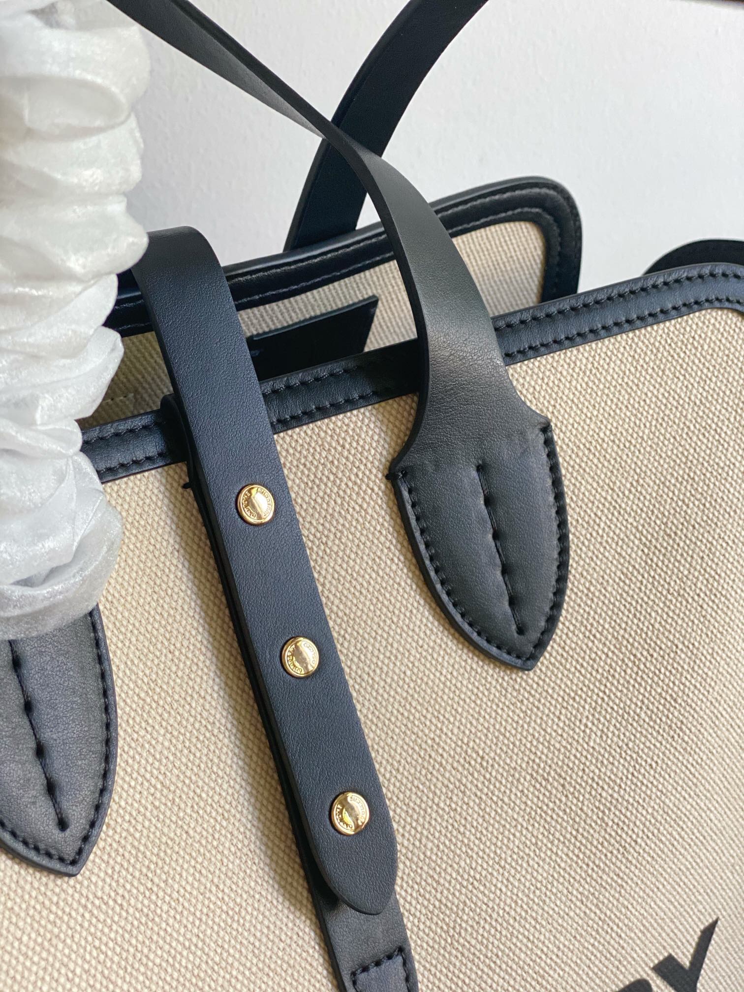 Burberry_The_Belt_Tote-3